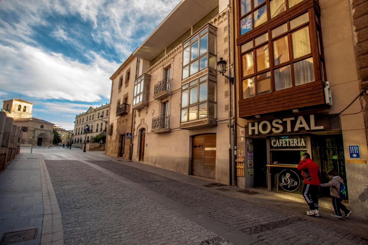 Hostal Caballeros Soria Exterior foto
