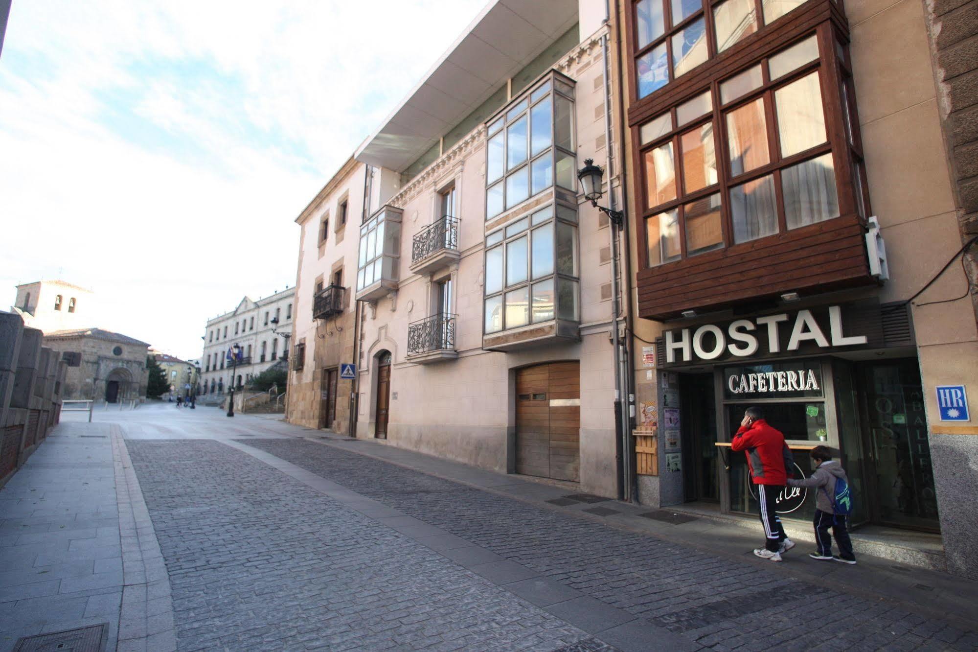 Hostal Caballeros Soria Exterior foto